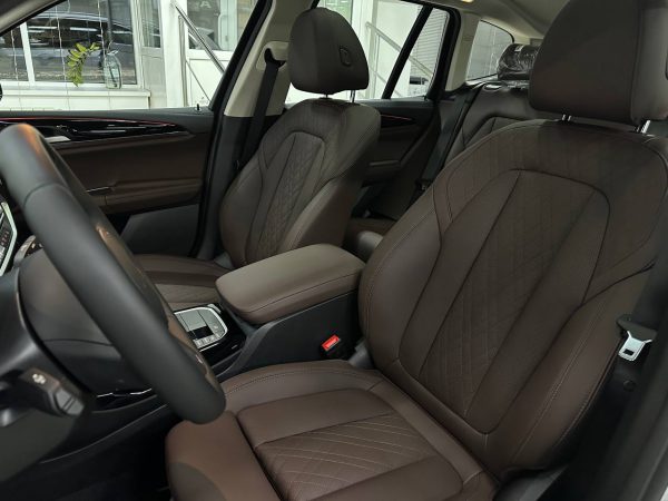 BMW X3 2.5i xDrive — изображение 12