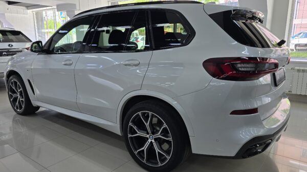 BMW X5 40i M — изображение 9